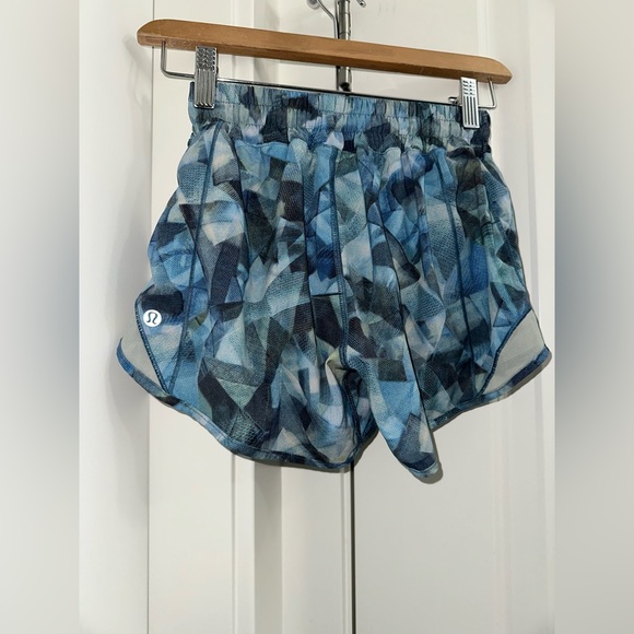 Lululemon Hotty Hot Shorts - Picture 1 of 6